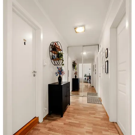 Cozy Family With Two Bedrooms *